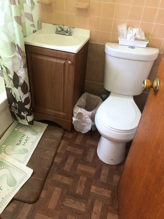 Michael Dee'S Motel East Durham Экстерьер фото