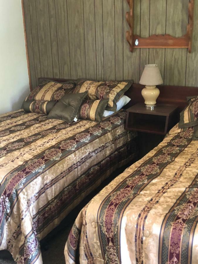 Michael Dee'S Motel East Durham Экстерьер фото